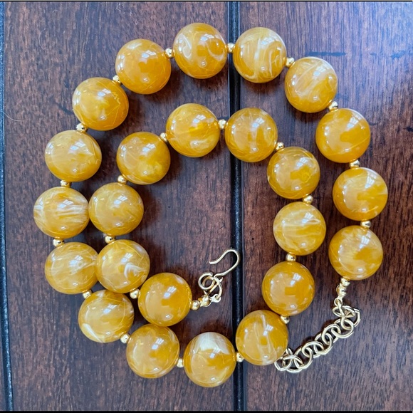 Signed Monet faux honey amber bead necklace - Picture 2 of 8